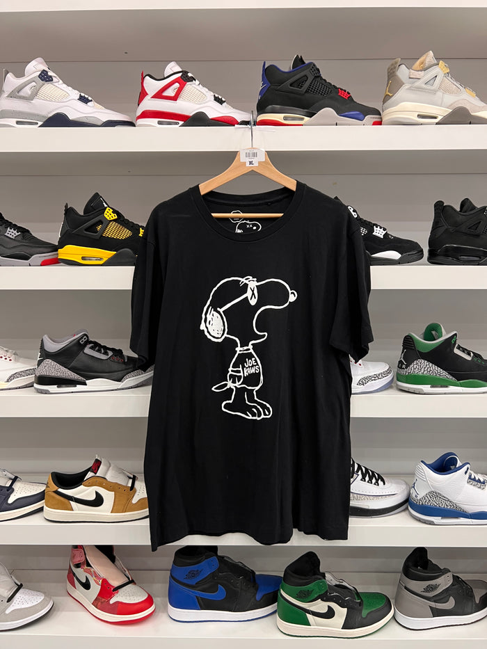 (USED) KAWS x Uniqlo x Peanuts Joe Kaws Yawn Outline Tee Black (2)