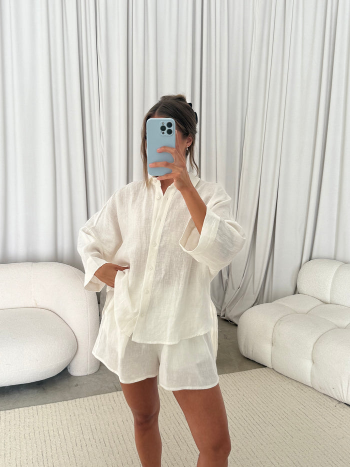 Anne 100% Linen Button Down Shirt in Off-White