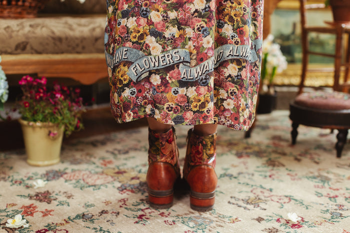 Opera-length kimono featuring an artist’s palette with over 50 antique seed catalogue flowers, inspired by Claude Monet’s love of flowers – Market of Stars