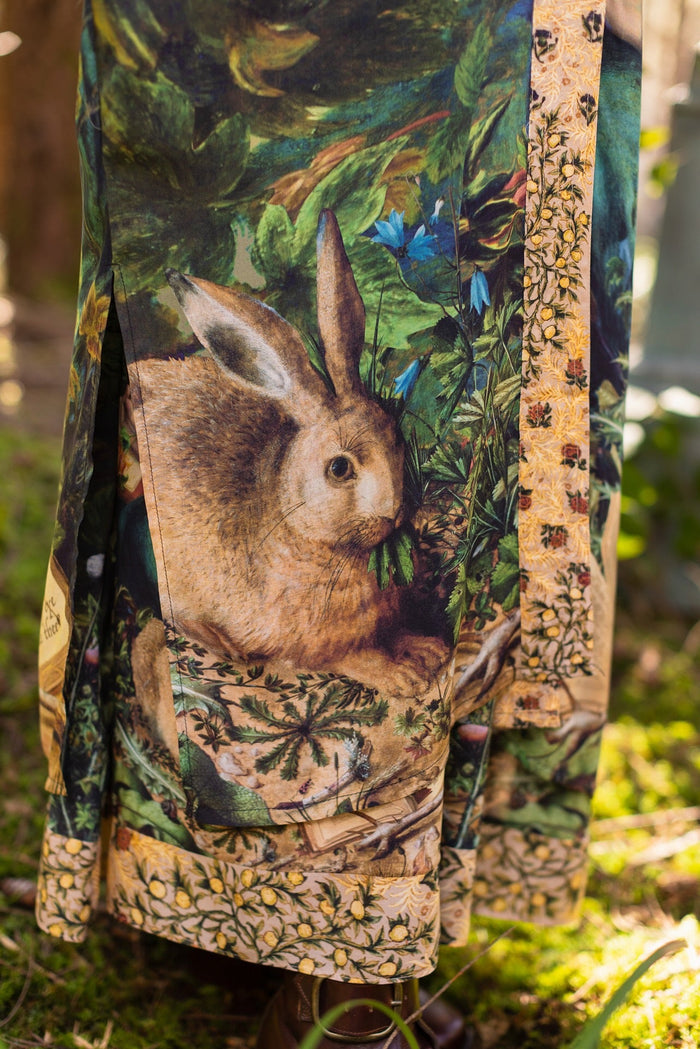Romantic Bella Notte opera duster featuring Rossetti’s muse, a 16th-century rabbit, moonlit landscapes, and floral trim by William Morris – Market of Stars.