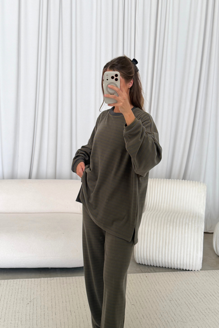 Campbell Fleece Lounge Pants in Olive/Grey