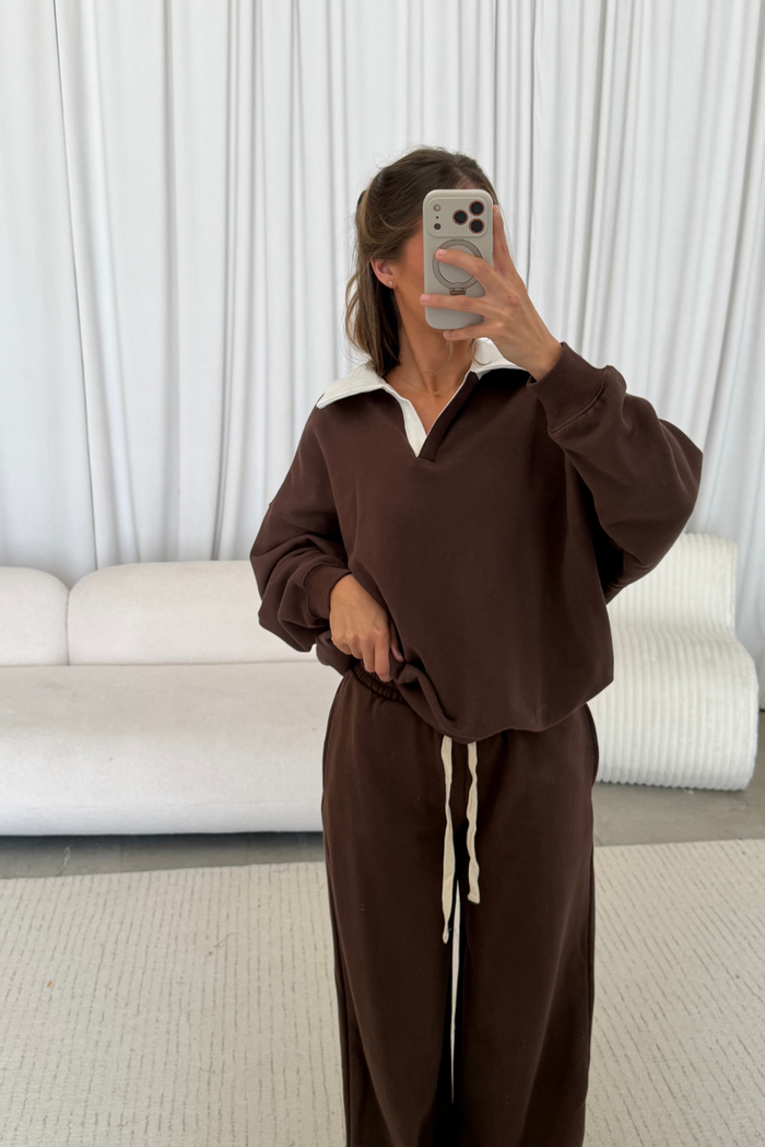 Caroline 100% Cotton Terry Collared Pullover in Chocolate
