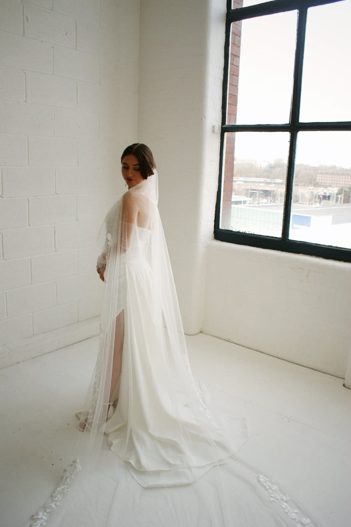 Cathedral Lace Trim Wedding Veil - Velo Bianco