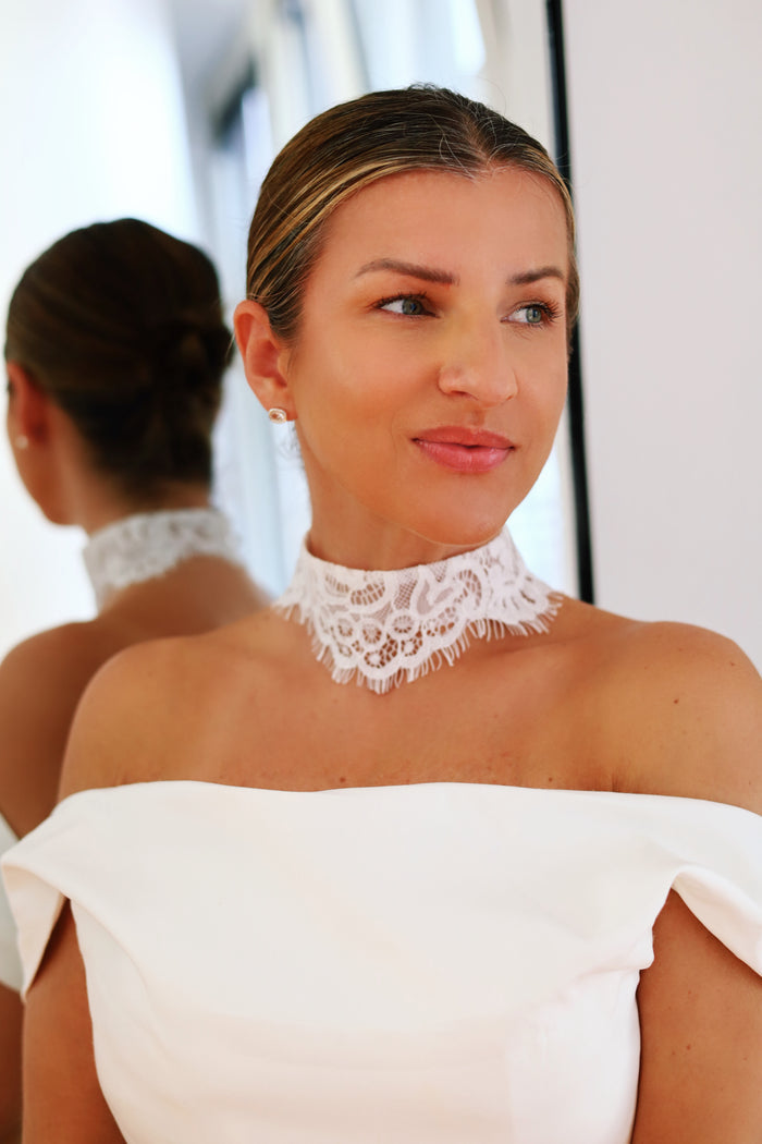 Chantilly lace bridal choker - vintage style