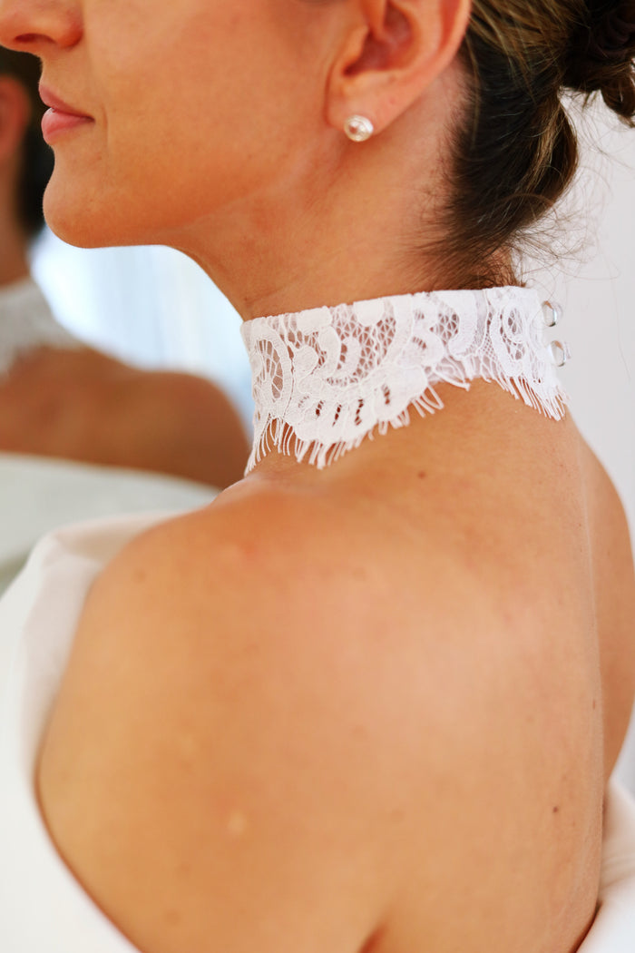 Chantilly lace bridal choker in ivory