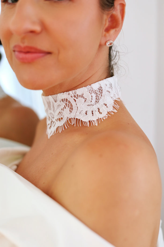 Chantilly lace wedding choker