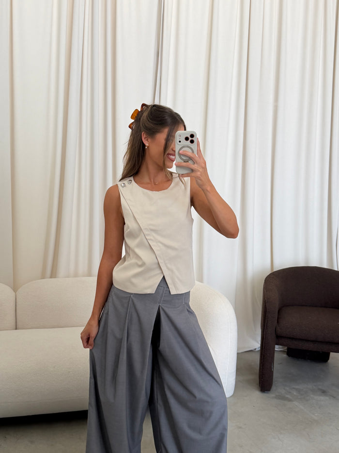 Cheryl Woven Pleat Pants with Belt in Light Gray *Final Sale*