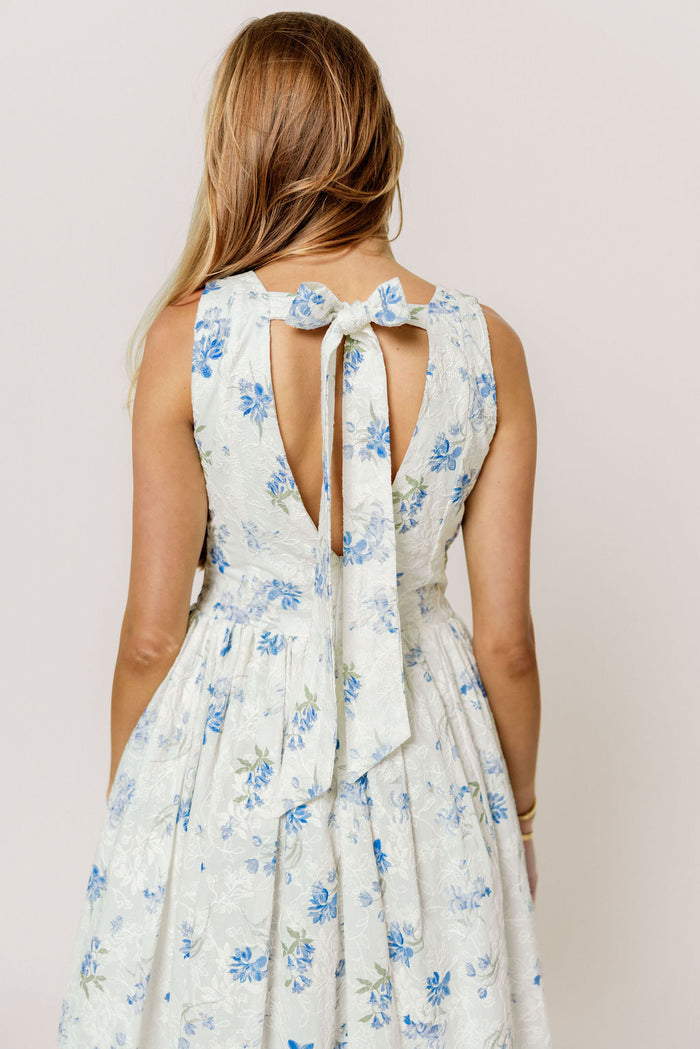 Gracelynn Floral Midi Dress in White/Blue