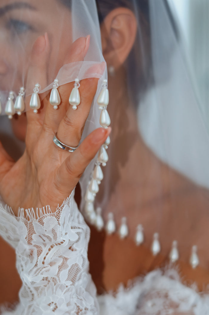 Pearl bridal veil for the modern bride. Pair with lace wedding dress.