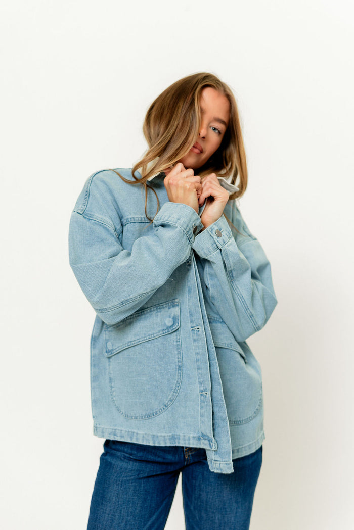 Jones Contrast Collar Light Wash Denim Jacket in Light Denim