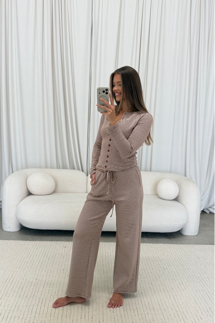 Leo Striped Lounge Set in Brown