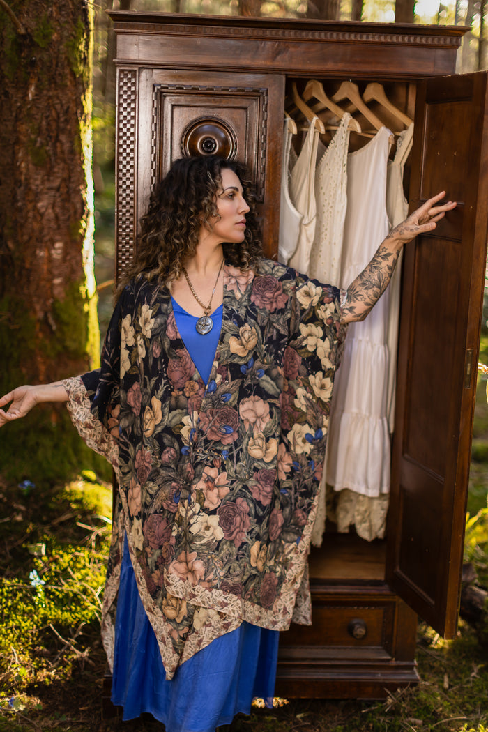 Model wearing a flowy bamboo-viscose duster ft. artwork by artist & illustrator Jessica Roux - Market of Stars