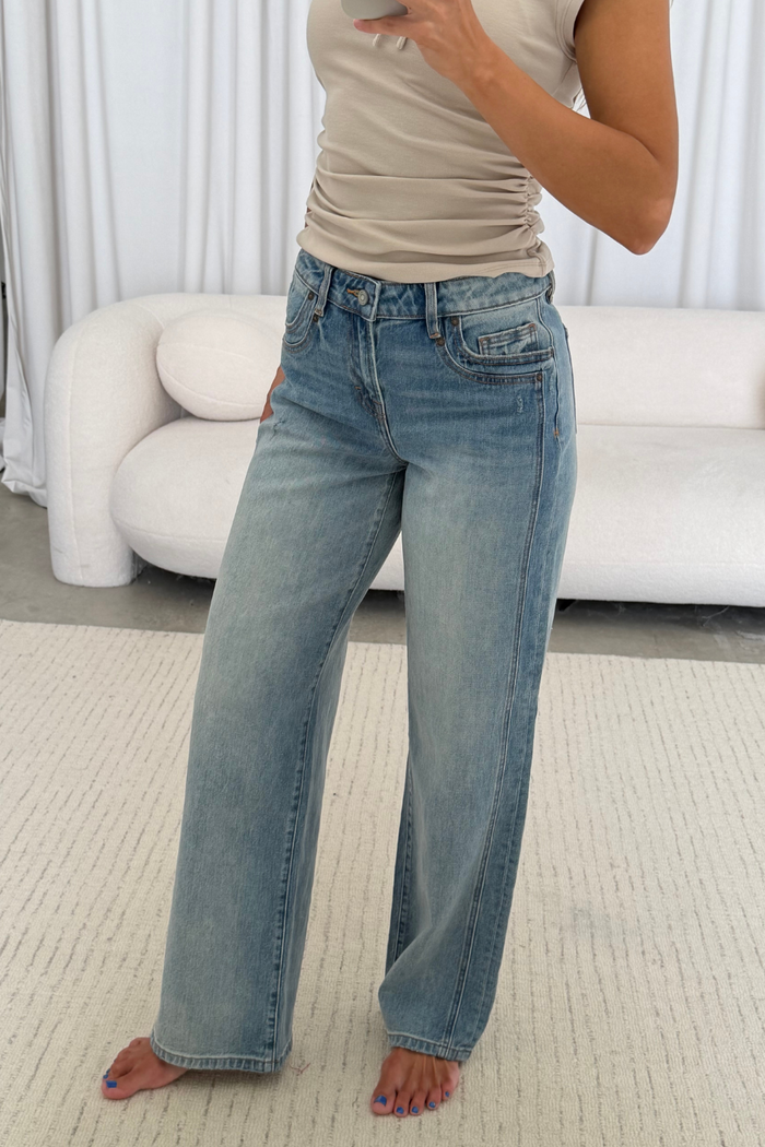 Logan Classic Dad Jean in Medium Light
