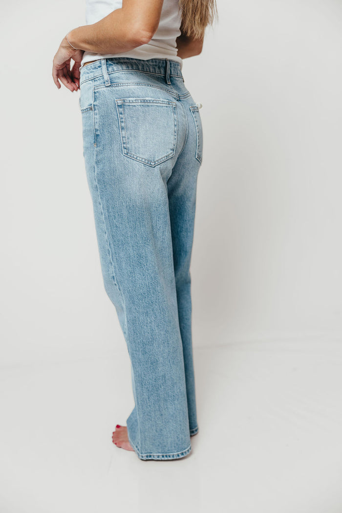 Logan Relaxed High-Rise Dad Jean in Medium