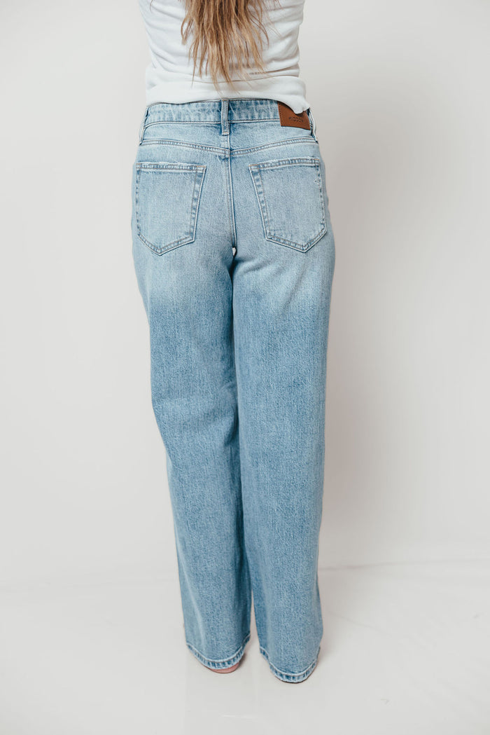 Logan Relaxed High-Rise Dad Jean in Medium