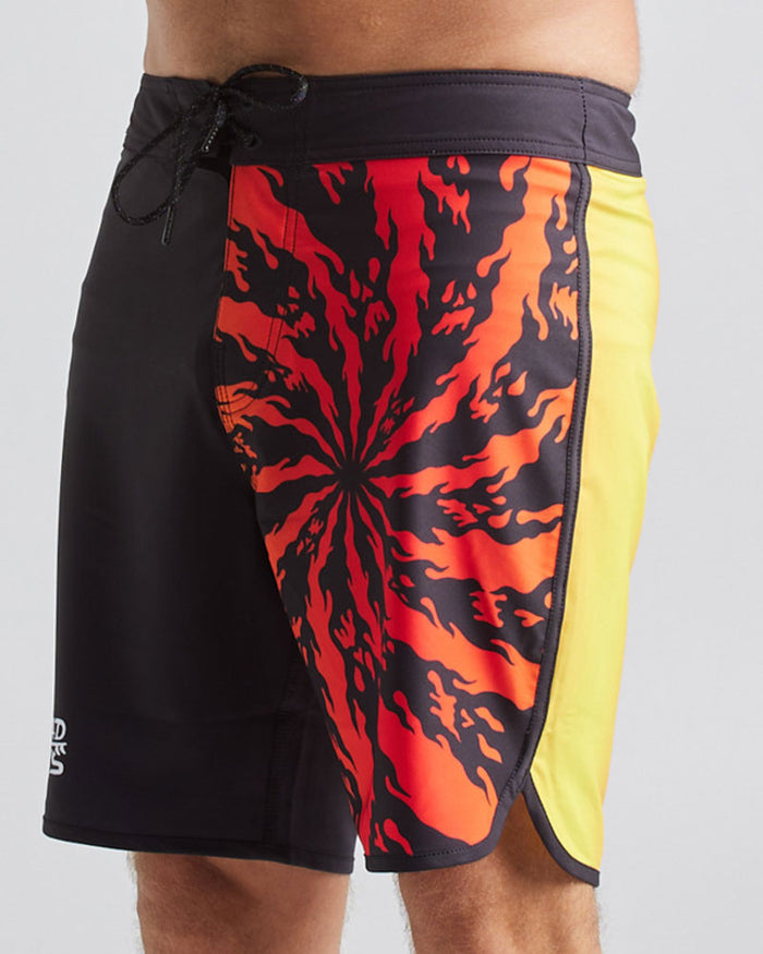 Mad Hueys Flaming Spiral 18" Boardshort