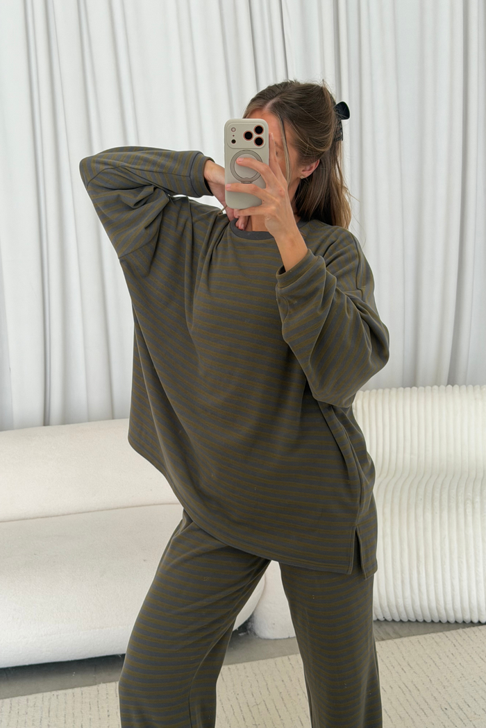 Naomi Oversized Fleece Long Sleeve Top in Olive/Grey - Bump Friendly