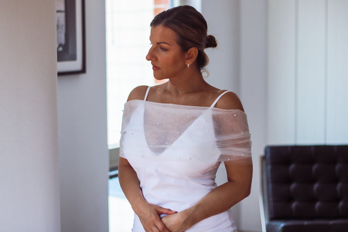 Off-the-shoulder pearl bridal shawl - Velo Bianco