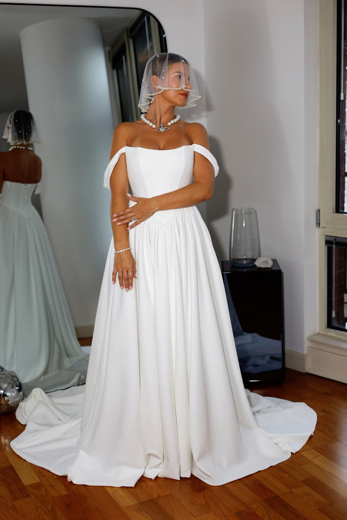 Pearl Drop Short Wedding Veil