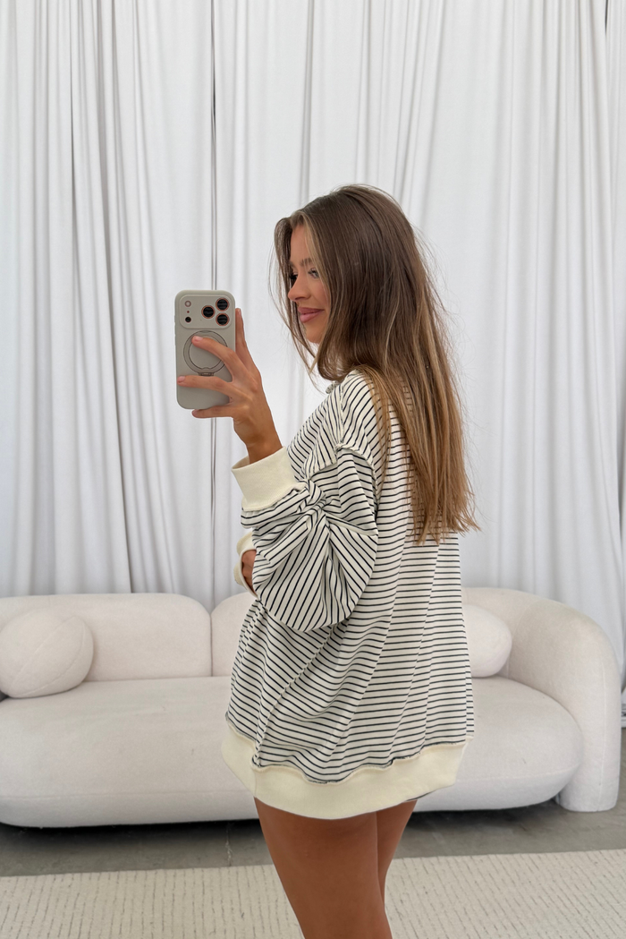 Robbie Striped Dolphin Shorts in Cream/Navy