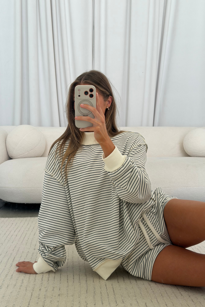 Robbie Striped Dolphin Shorts in Cream/Navy