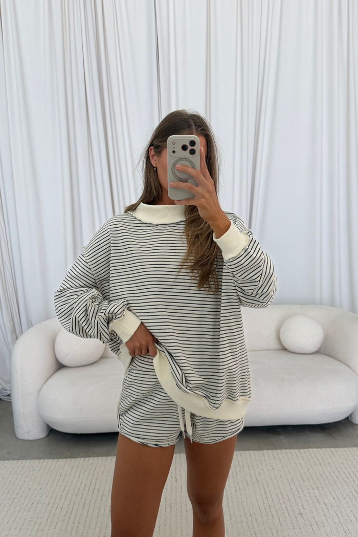Robbie Striped Dolphin Shorts in Cream/Navy