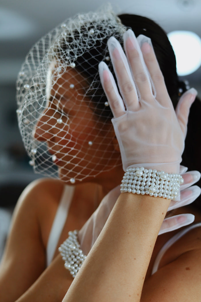 Short Tulle Pearl Gloves