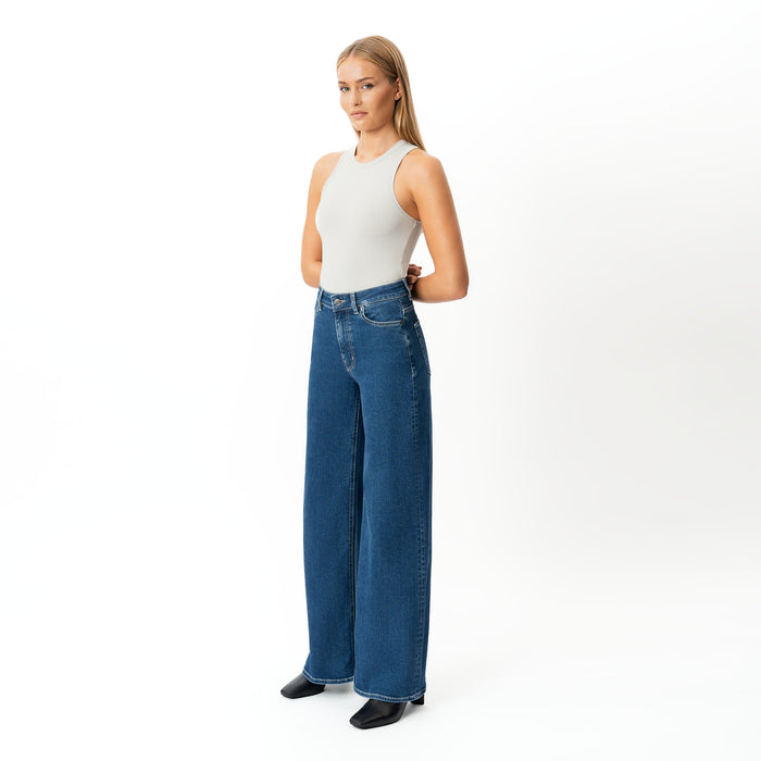 Height: 171 cm | Length: 32" | Size: XS / Height: 5'7" | Length: 32" | Size: XS